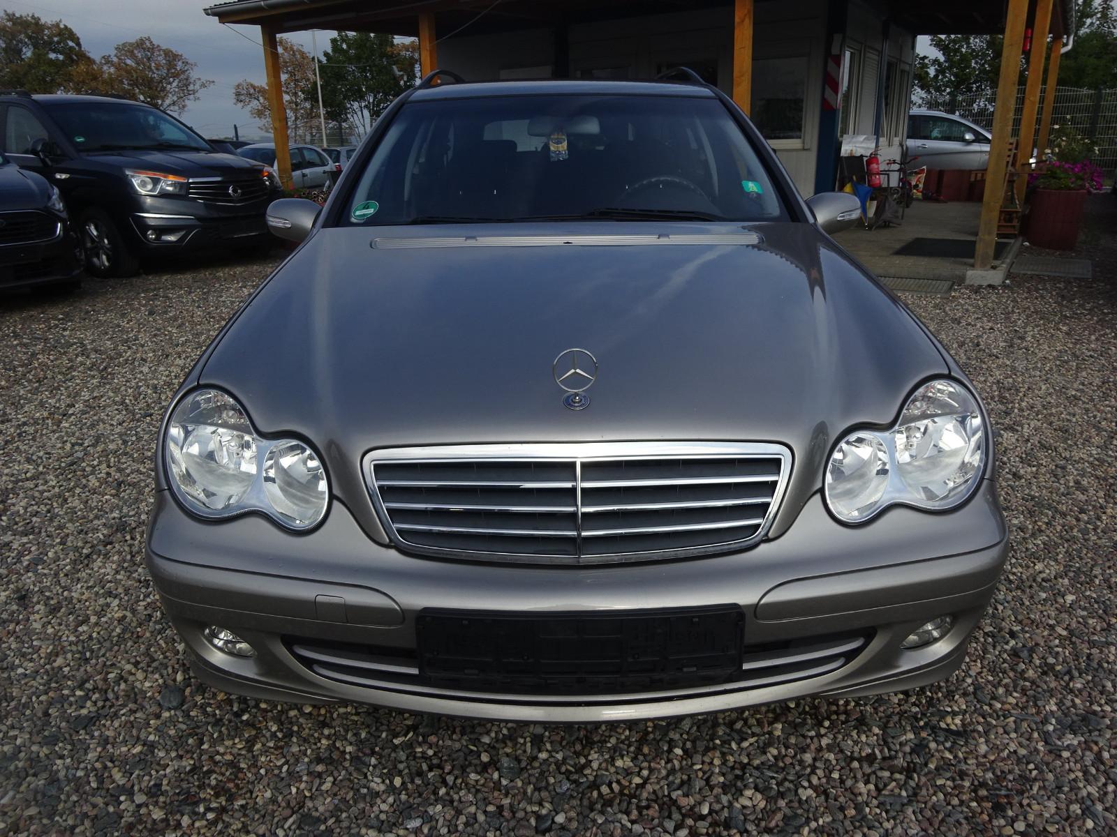 Mercedes-Benz C220 2005 — rear view