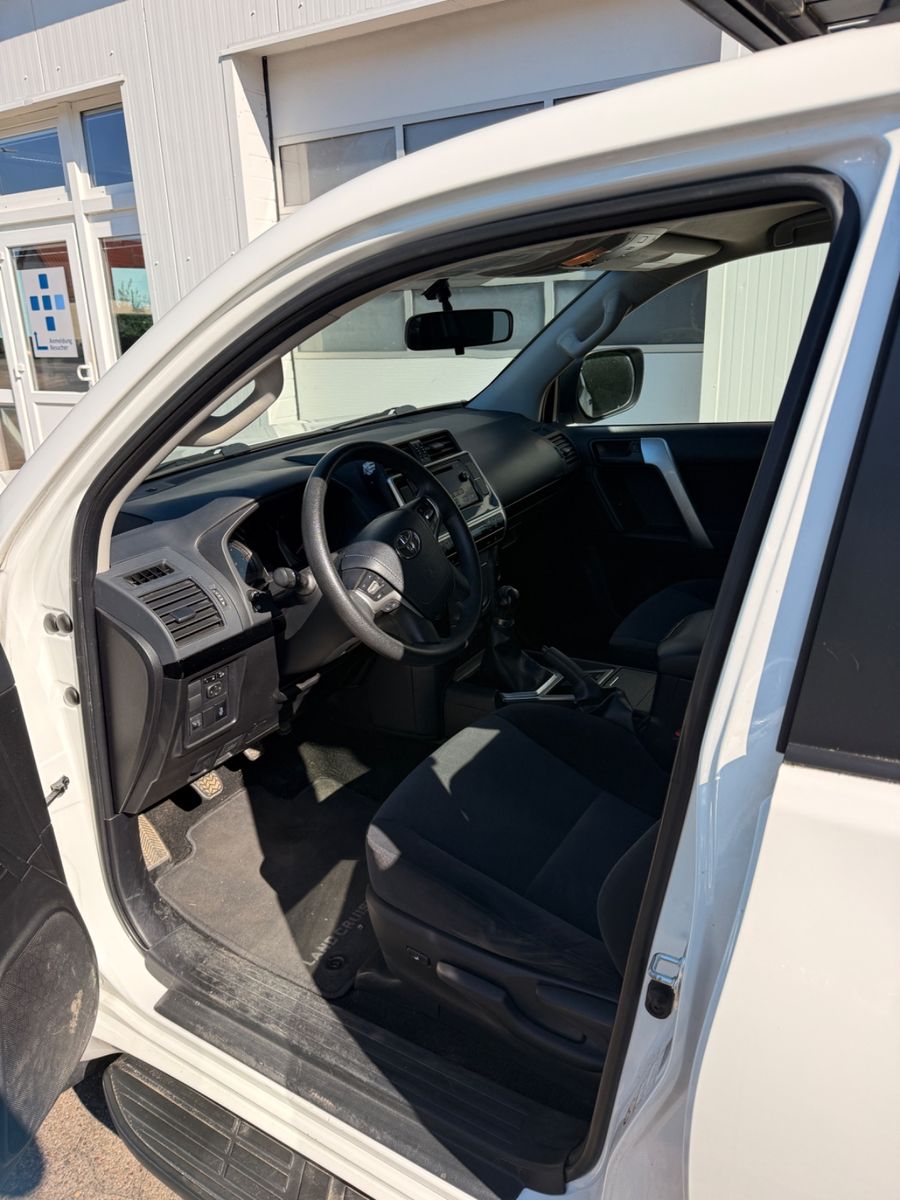 Toyota Land Cruiser 2.8 D-4D -Allrad J15 foto 8