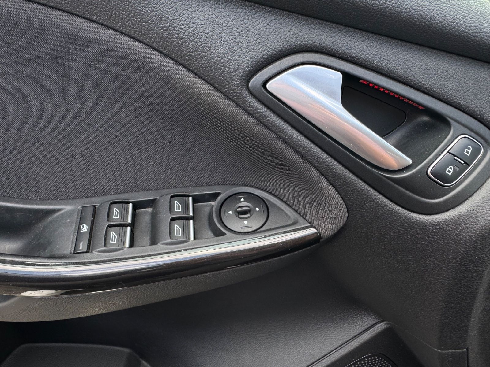 Fahrzeugabbildung Ford Focus Turnier Titanium*Klimaauto*SH gepflegt*