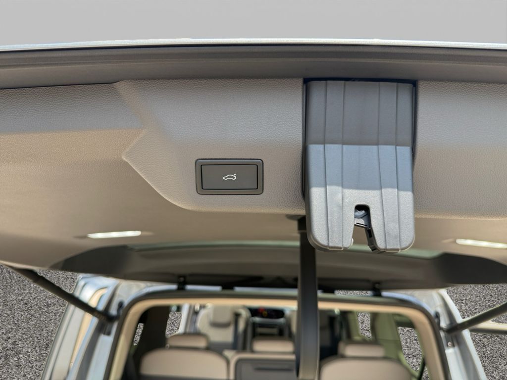 Fahrzeugabbildung Volkswagen T7 Multivan eHybrid 4MOTION LÜ Energy Panorama