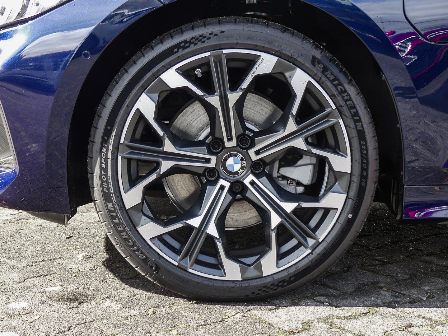 BMW 330 - Bild 3