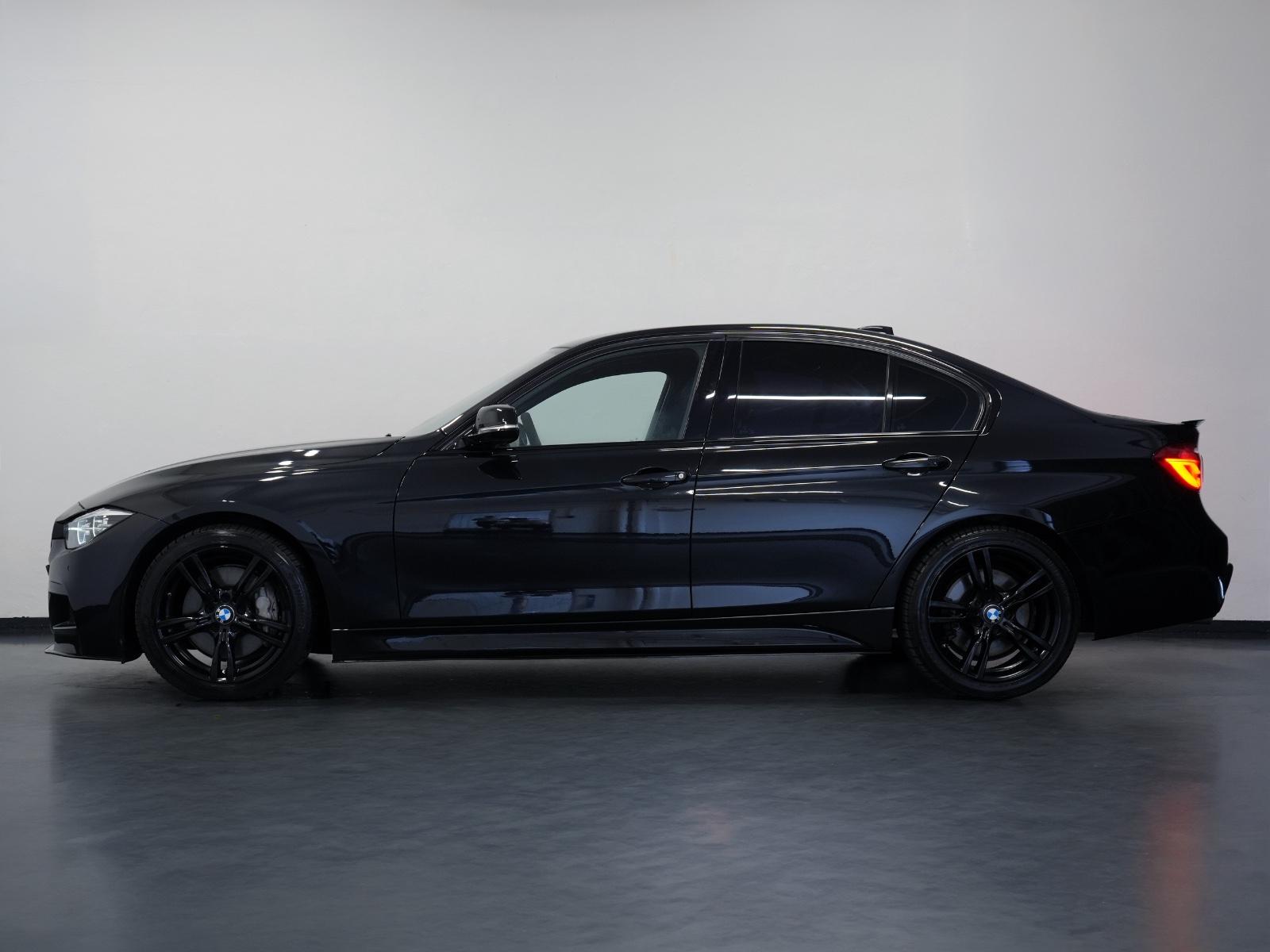 BMW 330i Limousine M-Sport CARBON/R-KAM/MEMORY/LEDER