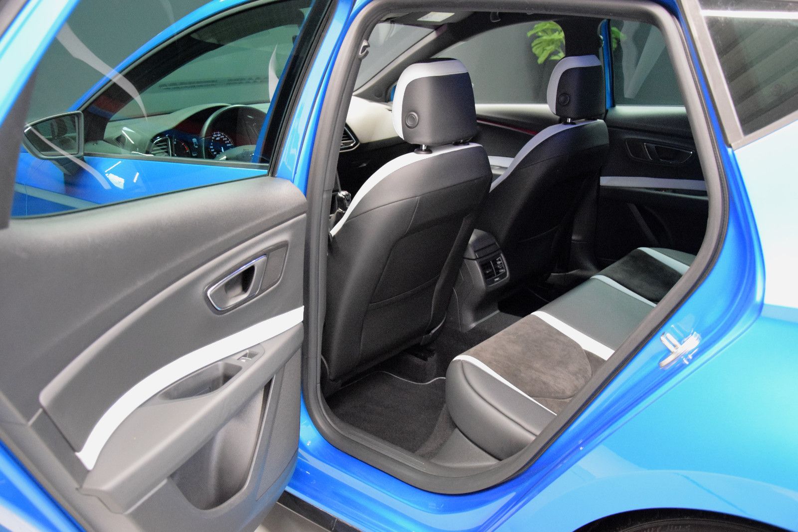 Fahrzeugabbildung SEAT Leon Cupra 290 Dynamic-Paket Sonderlackierung