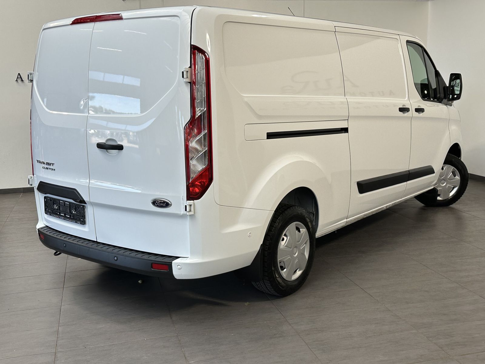 Fahrzeugabbildung Ford Transit Custom 300 L2H1 DAB+WLAN+KAMERA+PP+1HD+B