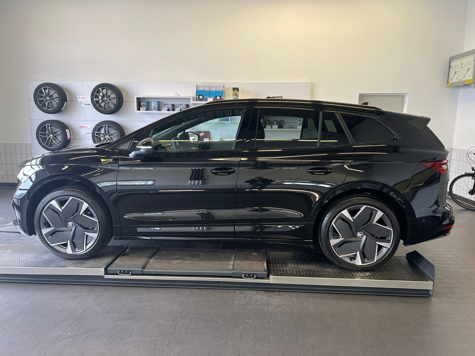 Fahrzeugabbildung SKODA Enyaq RS Lounge *AHK,Panoramadach,DCC*