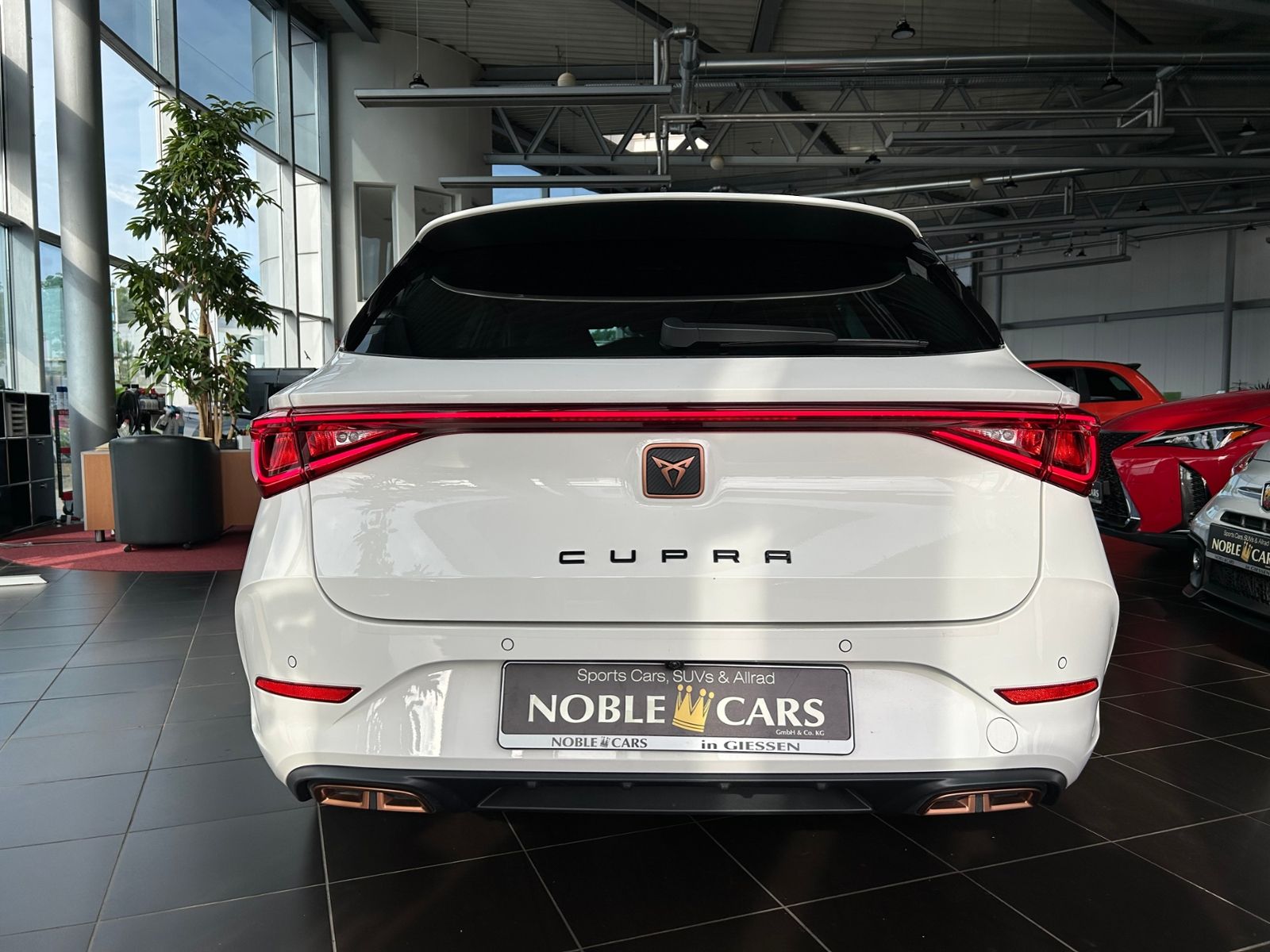 Fahrzeugabbildung CUPRA Leon Sportstourer VZ e-Hybrid NAV RFK SHZ 19"