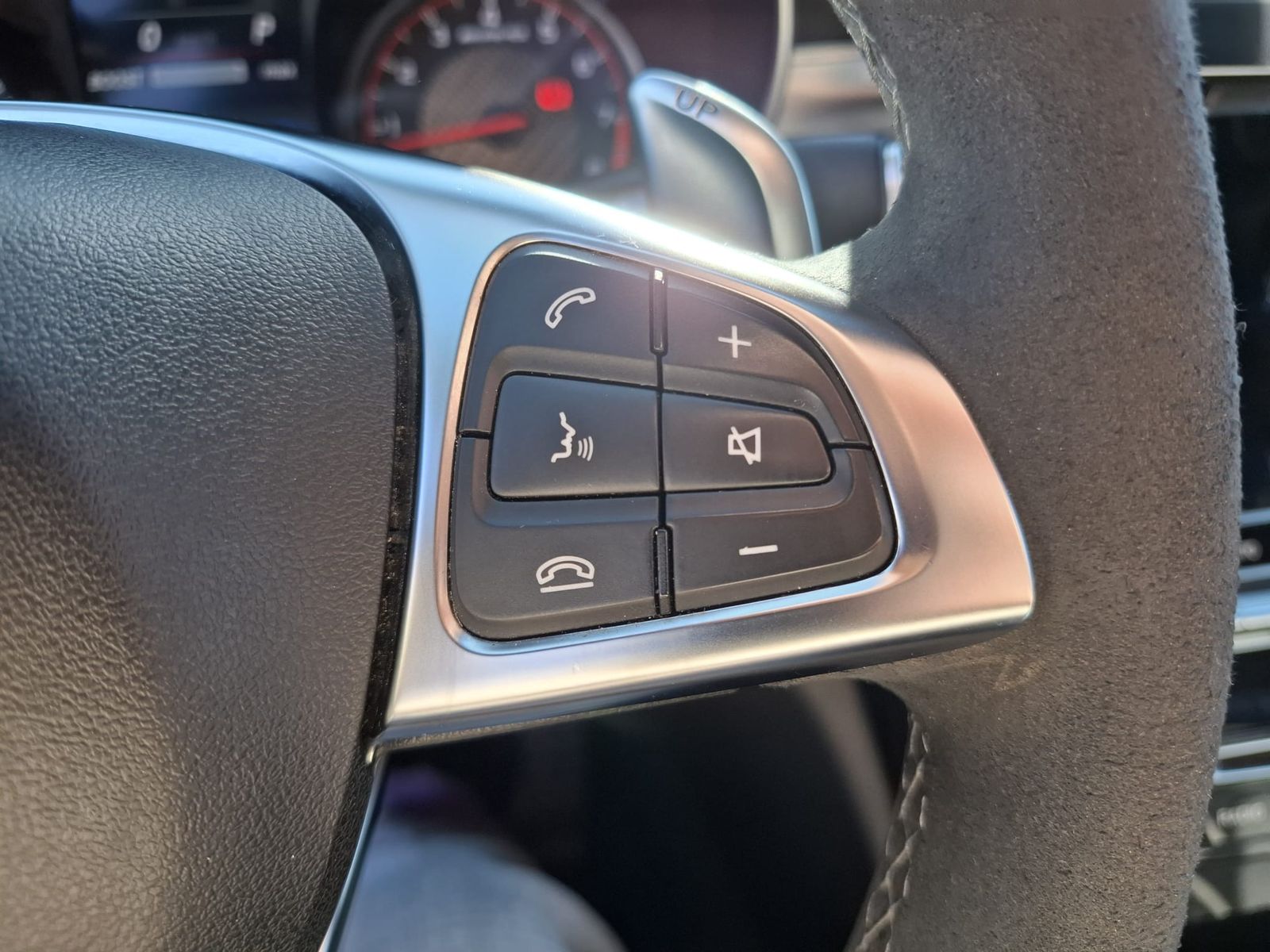 Fahrzeugabbildung Mercedes-Benz c63s AMG PANO*LEDER*BURMESTER*MULTIBEAM*DISTR.