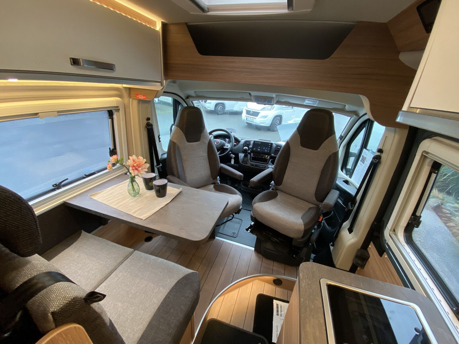 Fahrzeugabbildung Weinsberg CaraBus 630 ME Automatik, 180 PS, Truma D, uvm.