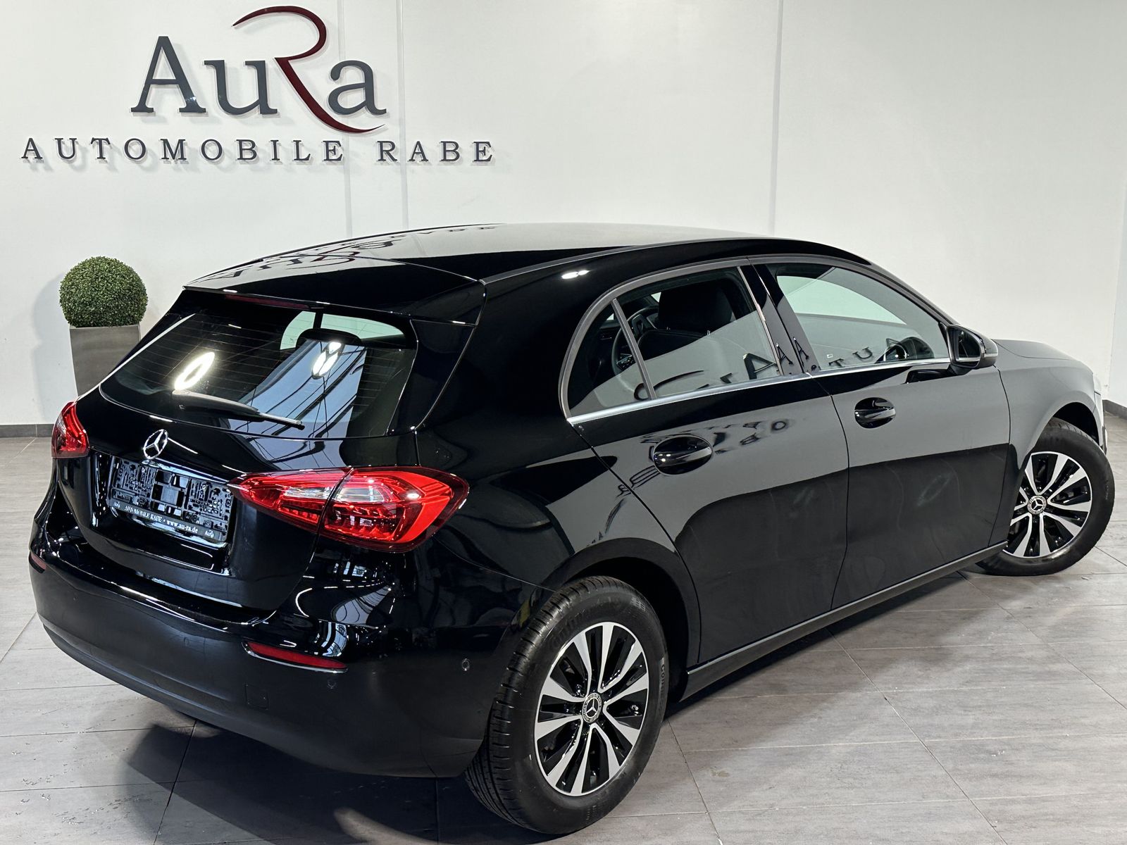 Fahrzeugabbildung Mercedes-Benz A 180d Aut. Style NAV+DAB+SITZ-PAKET+16ZO+ALARM