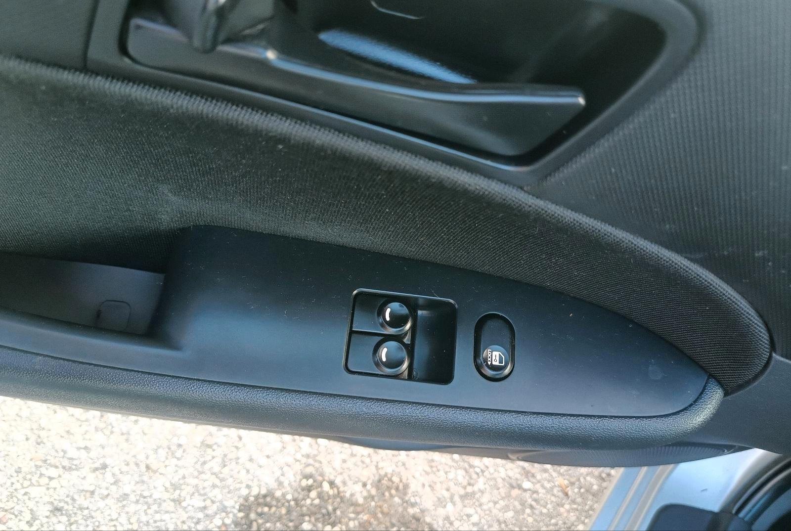 Hyundai i30 2010 — photo 9