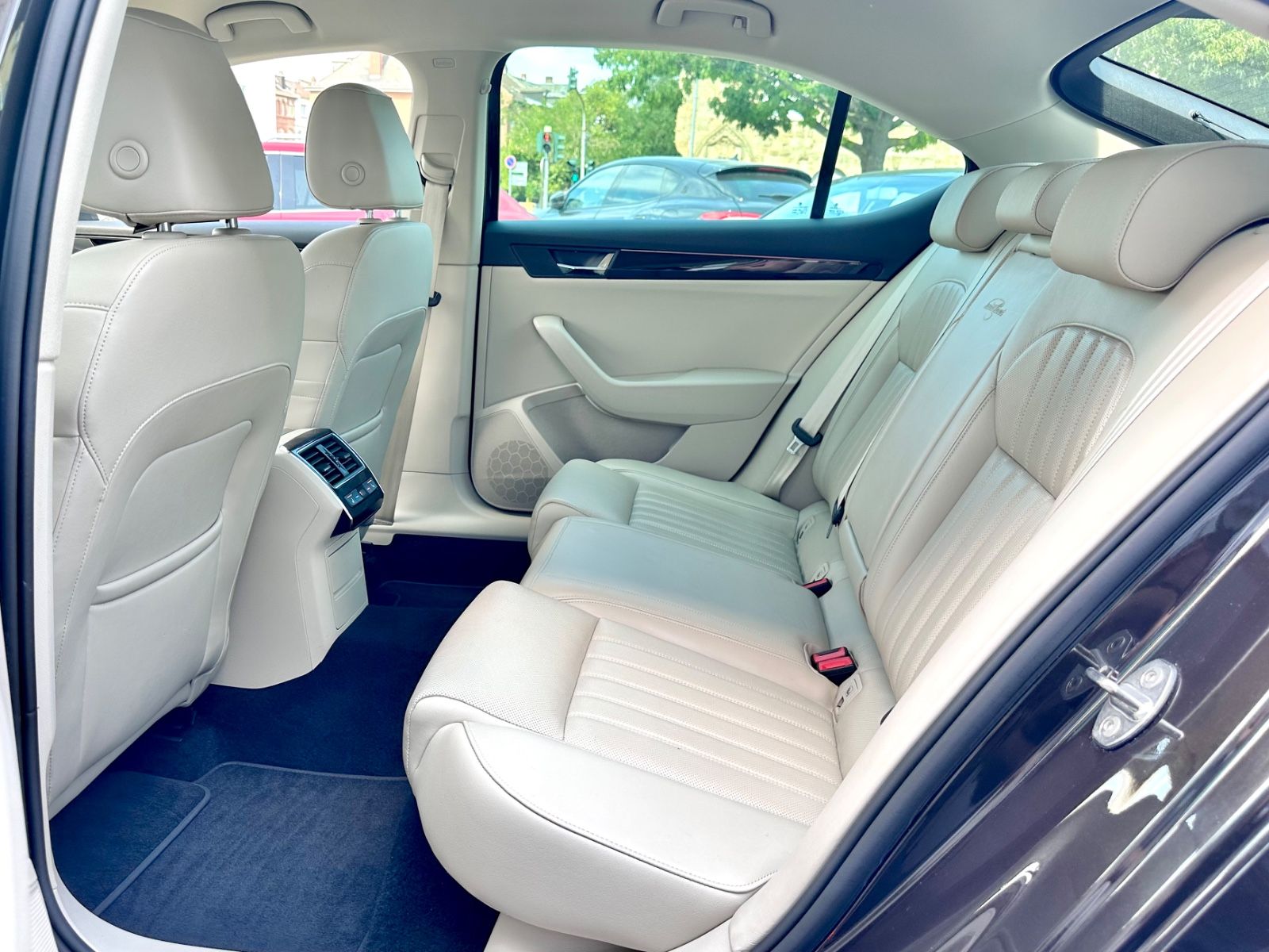 Fahrzeugabbildung SKODA SUPERB L&K 4x4*AHK+LEDER+DSG*MOD.2019*