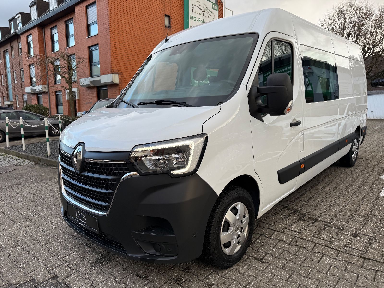 Fahrzeugabbildung Renault Master III Kasten L3H2 NAVI KAMERA 7-SITZER
