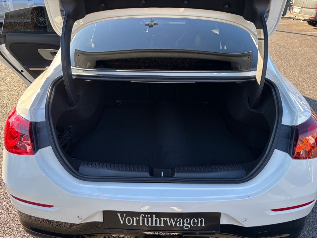 Fahrzeugabbildung Mercedes-Benz CLA 200 4MATIC +AMG+NIGHT+AHK+MULTIEBEAM+360GRAD