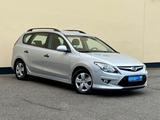 Hyundai i30 CW 1.6 CRDi KLIMA TÜV ALLWETTER 1.HAND - Hyundai i30 aus 2010 mit Diesel-Antrieb
