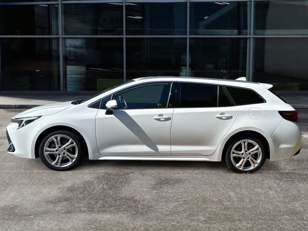 Fahrzeugabbildung Toyota Corolla 1.8 Hybrid Touring Sports Team Deutschla