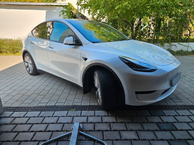 Tesla Model Y Hinterradantrieb RWD SR