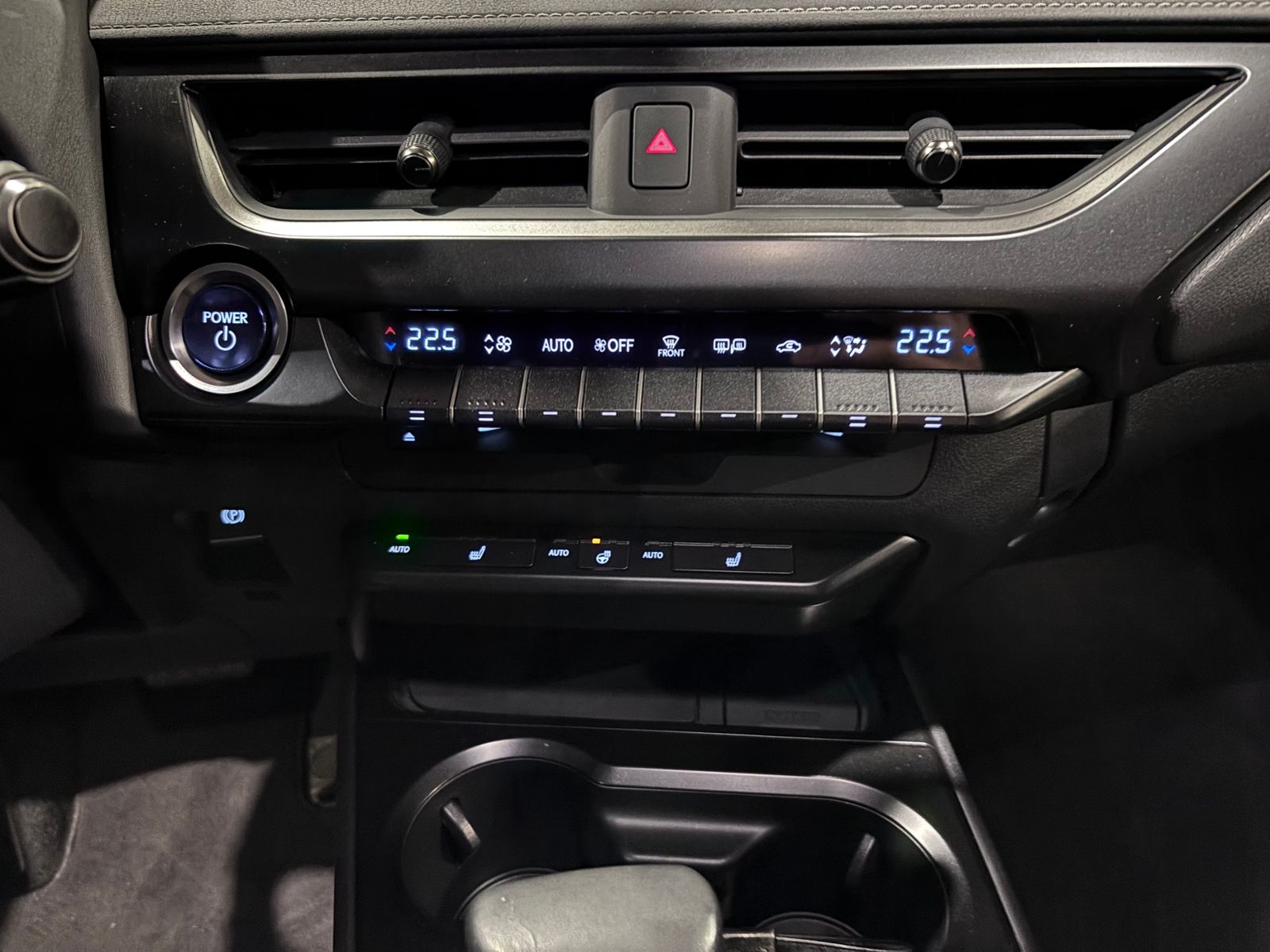 Fahrzeugabbildung Lexus UX 250 h Style RFK LED CarPlay