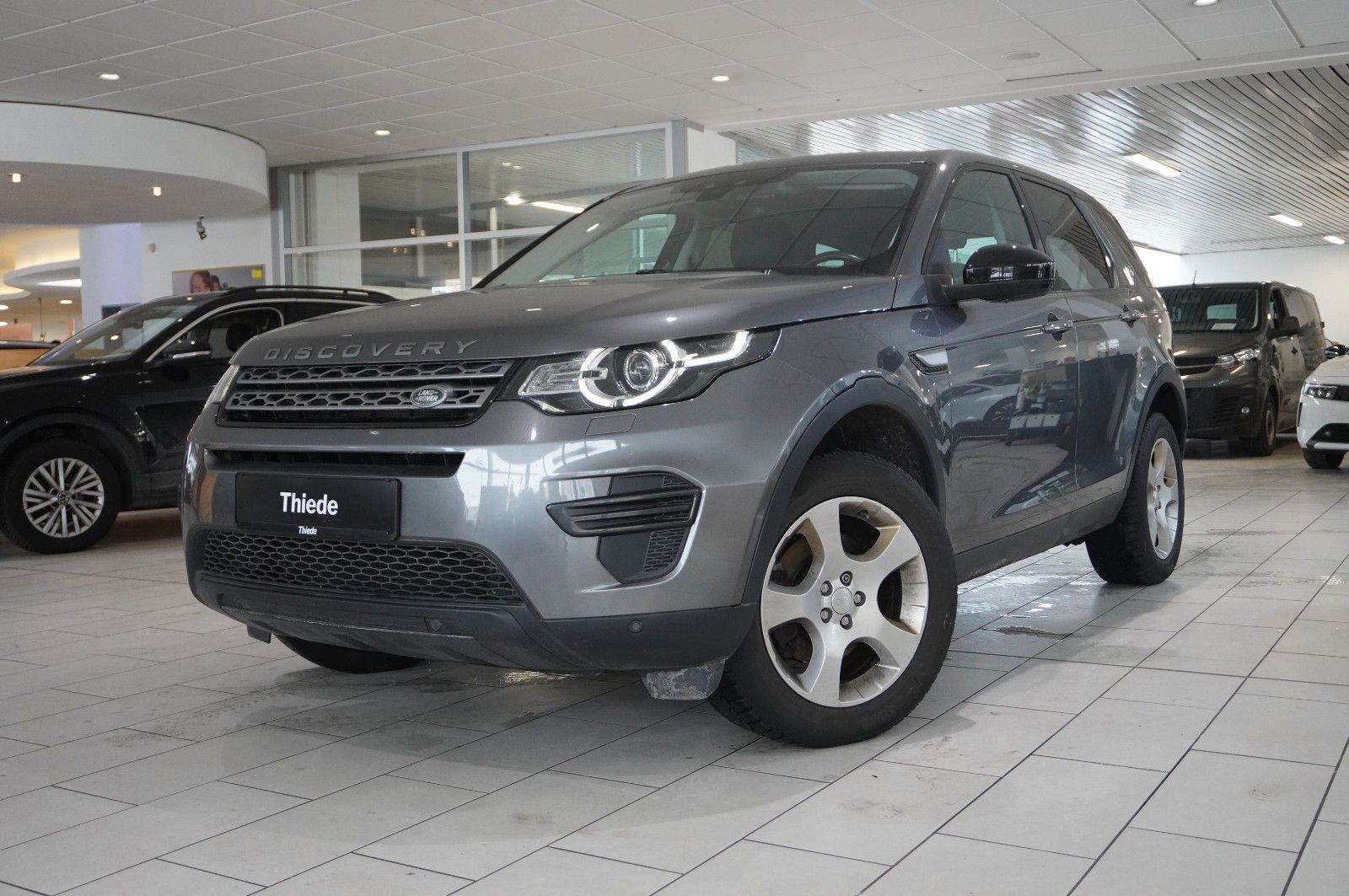 Fahrzeugabbildung Land Rover Discovery Sport 2.0D PURE NAVI/LED/SHZ/PDC/SPORT