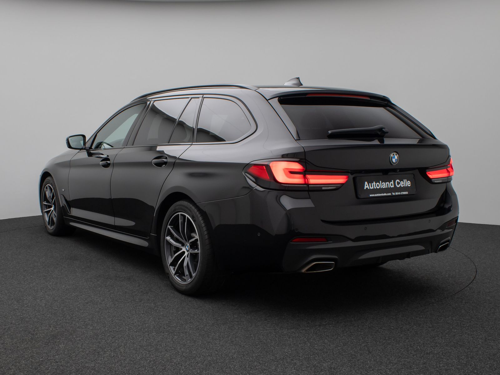 Fahrzeugabbildung BMW 520d xD M Sport Kamera HUD DAB HiFi Stop&Go AHK