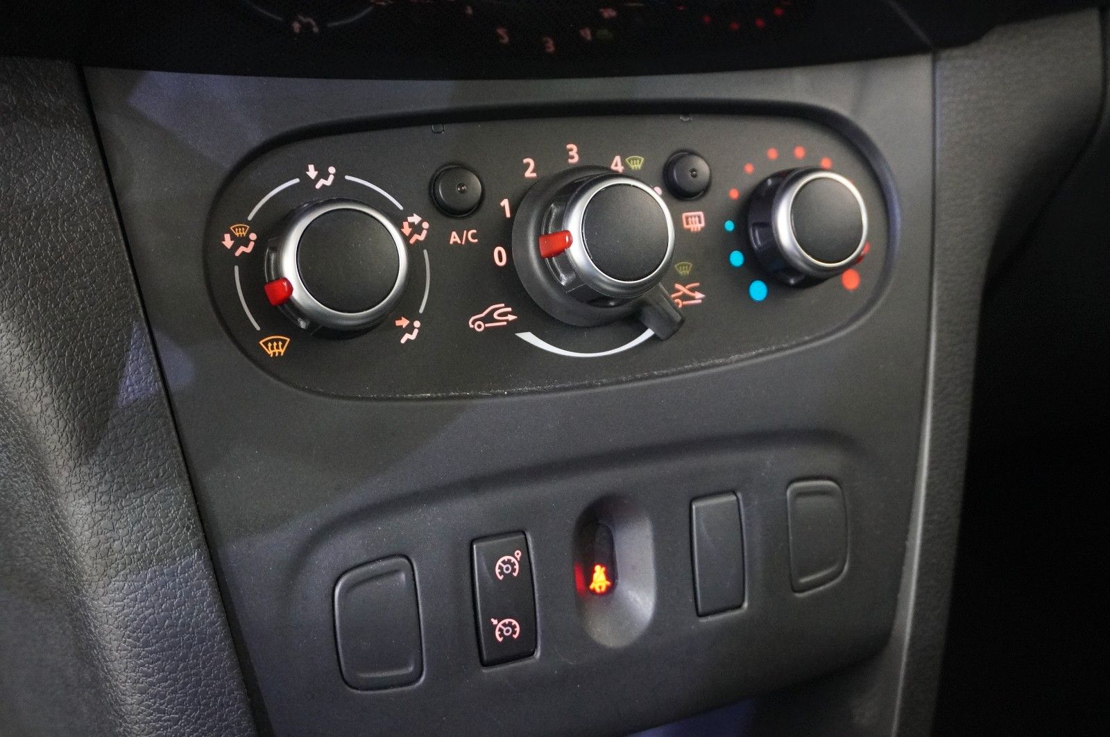 Fahrzeugabbildung Dacia Sandero II Stepway 0.9 TCE PRESTIGE NAVI/LED/SHZ