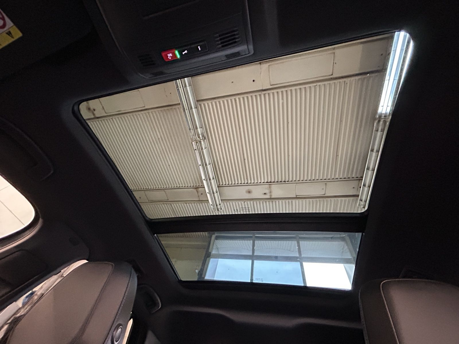 Fahrzeugabbildung Volkswagen T-Roc R 4M DSG  IQ.Light ACC AHK PANO SHZ RearVi