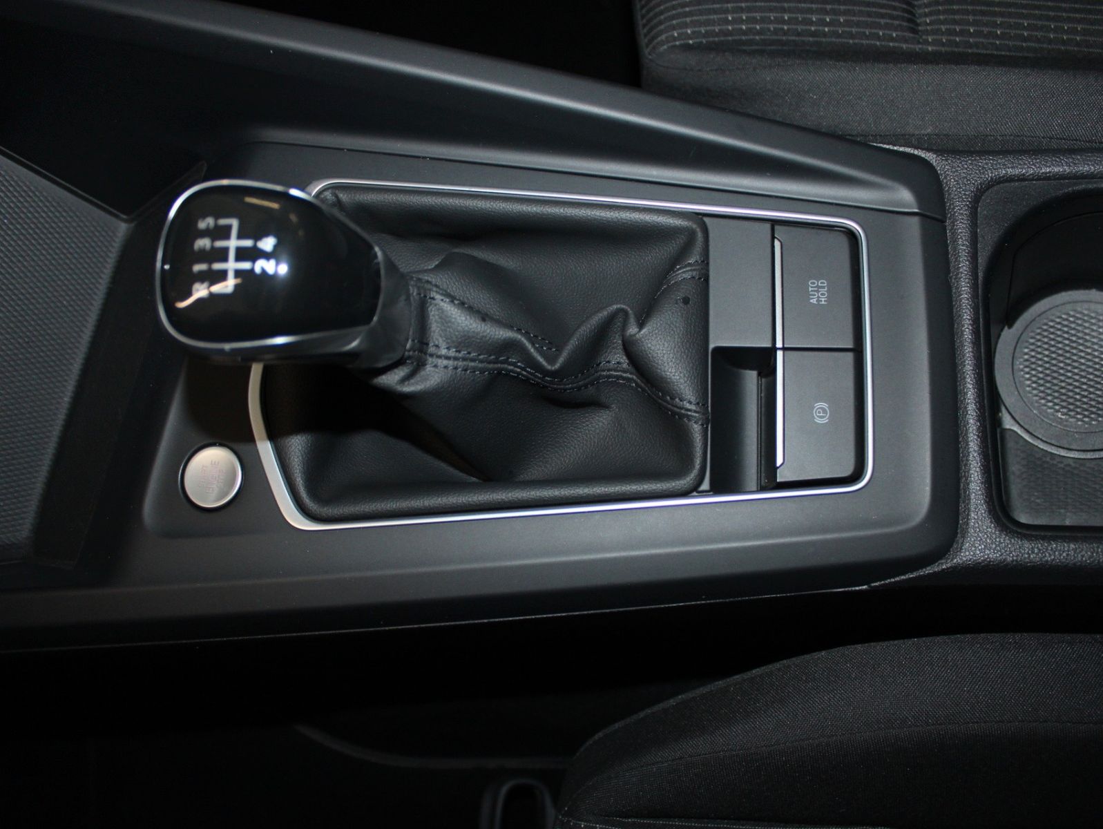 Fahrzeugabbildung Volkswagen Golf 1.0 TSI OPF LED PDC Allwetter WinterPaket