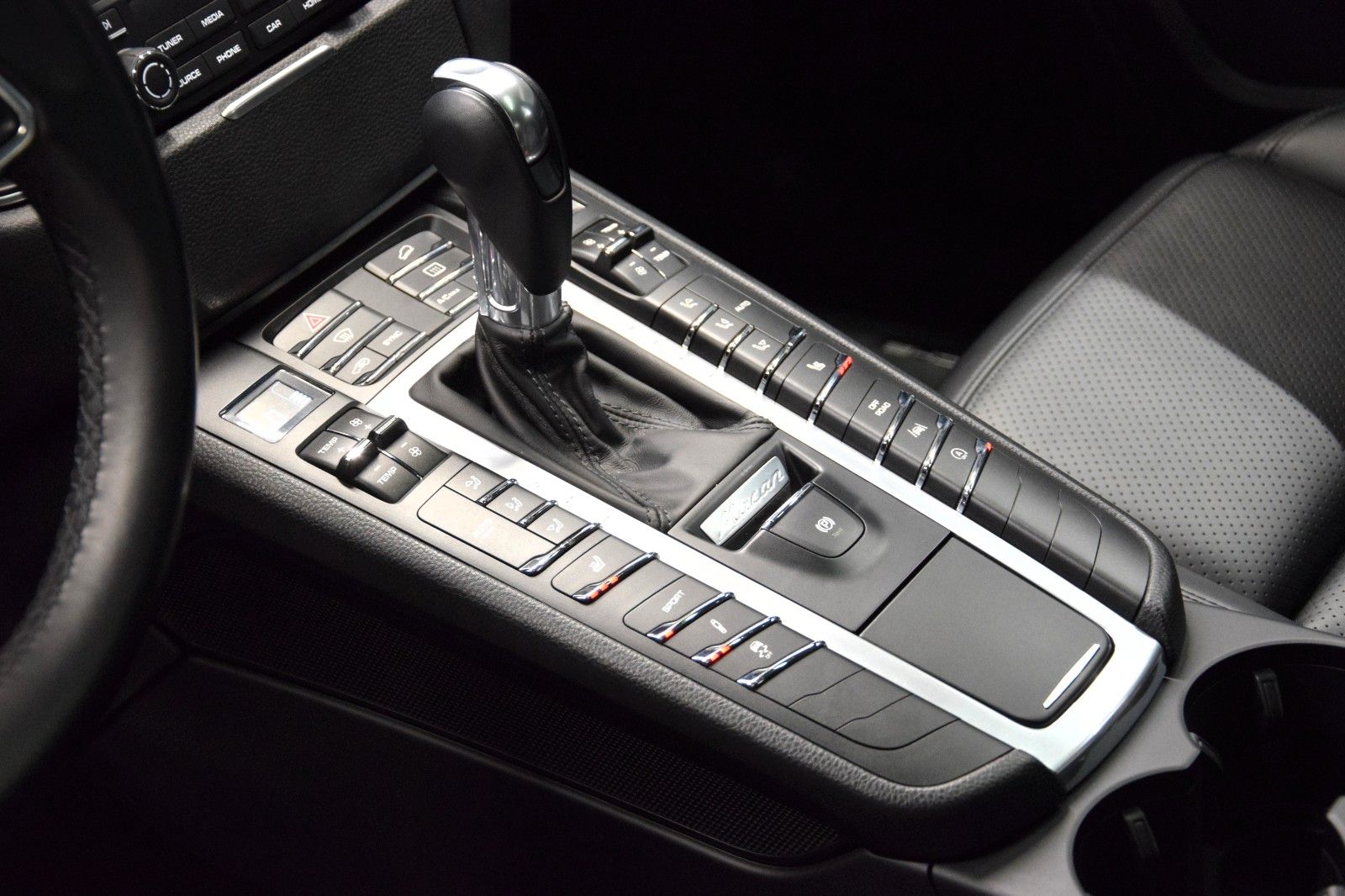 Fahrzeugabbildung Porsche Macan PDLS Leder Pano Memory PASM Kamera CarPlay