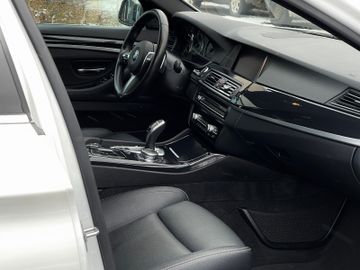 Fahrzeugabbildung BMW 535d xDrive Touring/SportAUT./XEN/NAVI/PANO/M