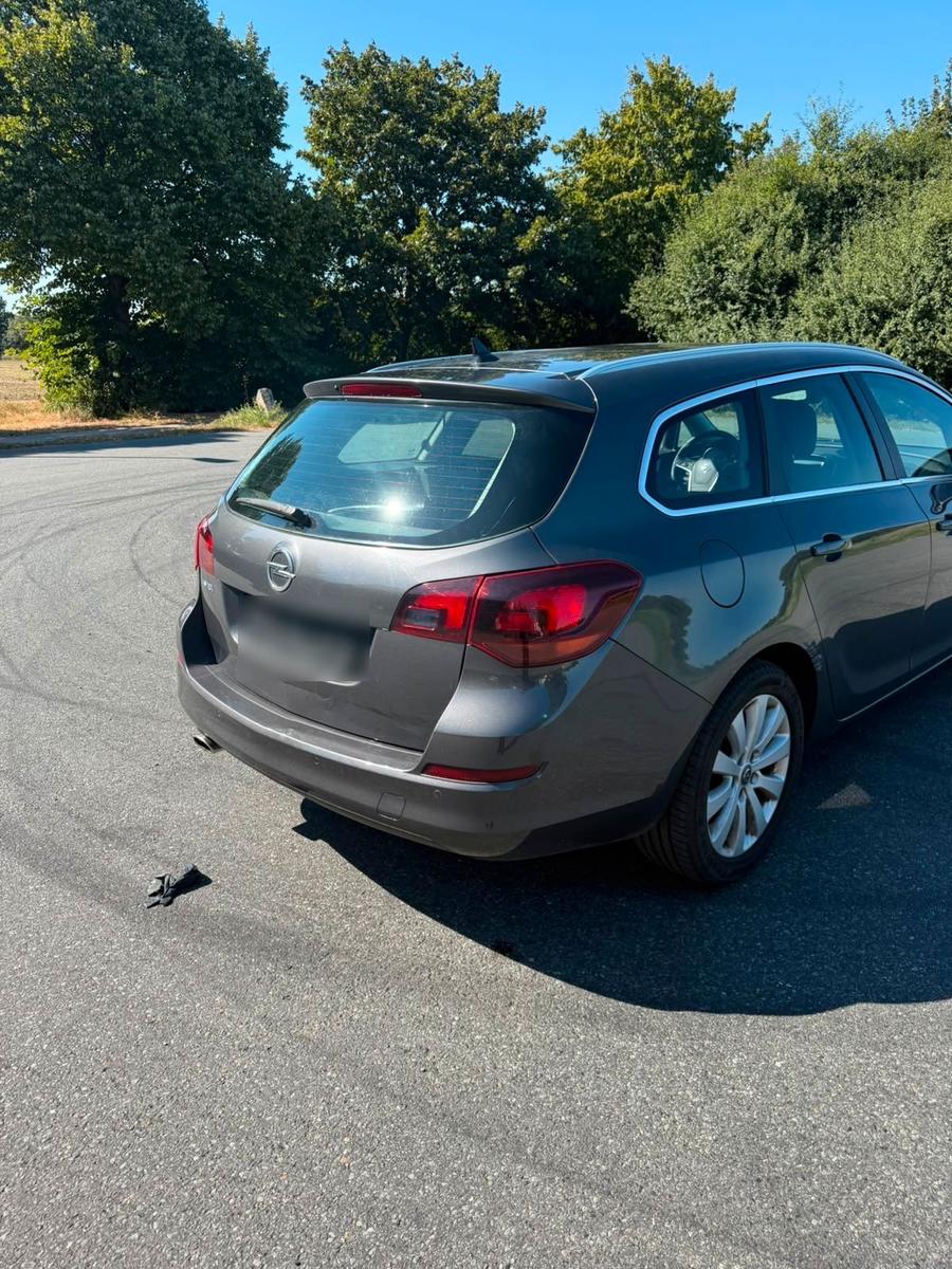 Opel Astra 2012 — photo 6