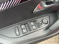 Foto Nummer 12: PEUGEOT 2008