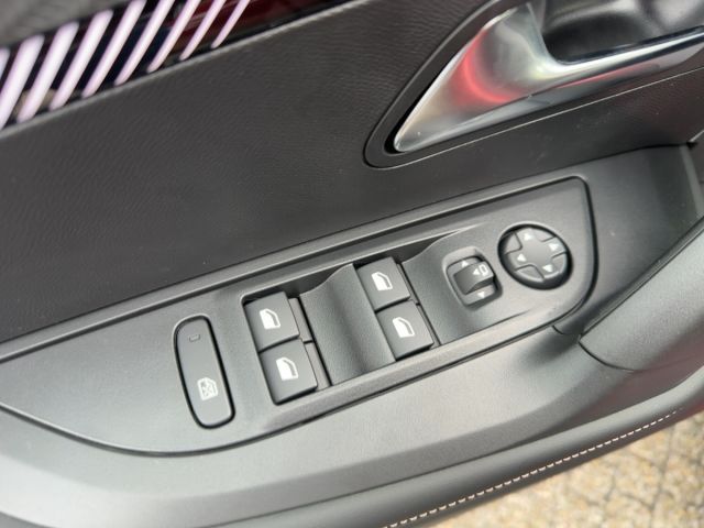 Foto Nummer 12: PEUGEOT 2008