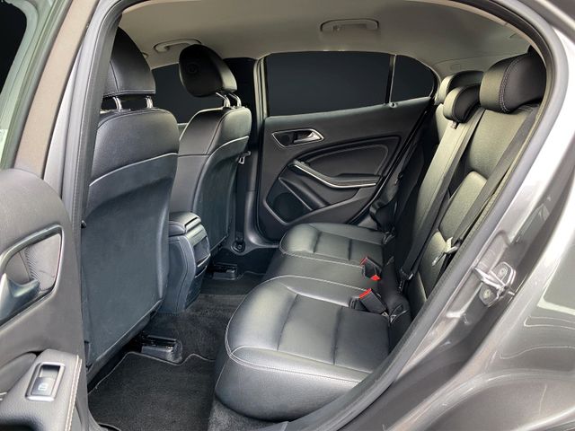 Mercedes-Benz GLA 180
