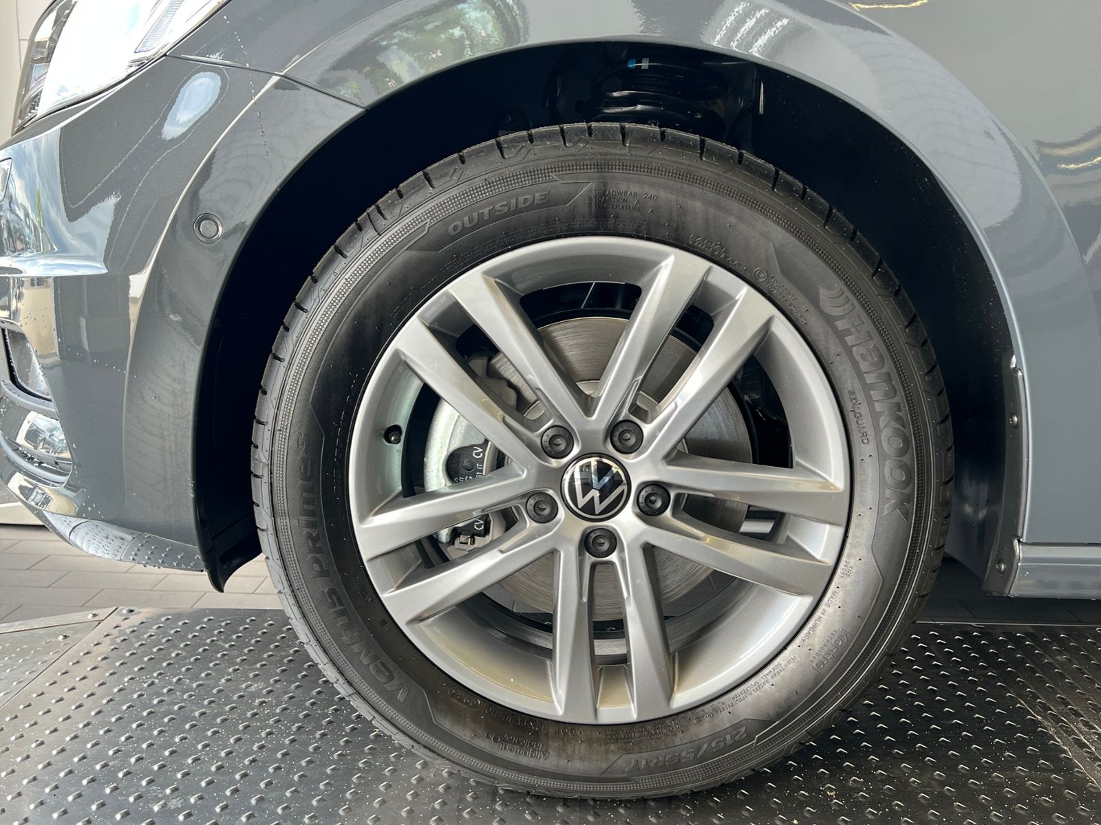 Fahrzeugabbildung Volkswagen Touran Comfortline 1.5 TSI DSG *AHK, LED, 7Sitze