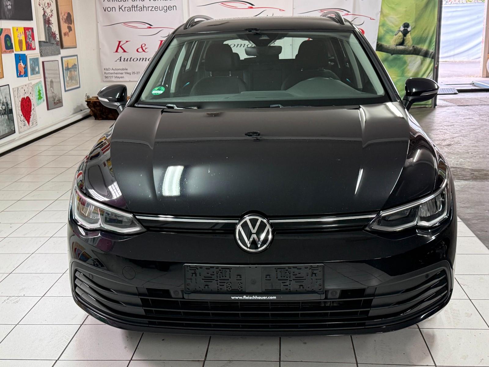 Volkswagen Golf VIII Variant Life 1Hand AHK Virtual LED PDC