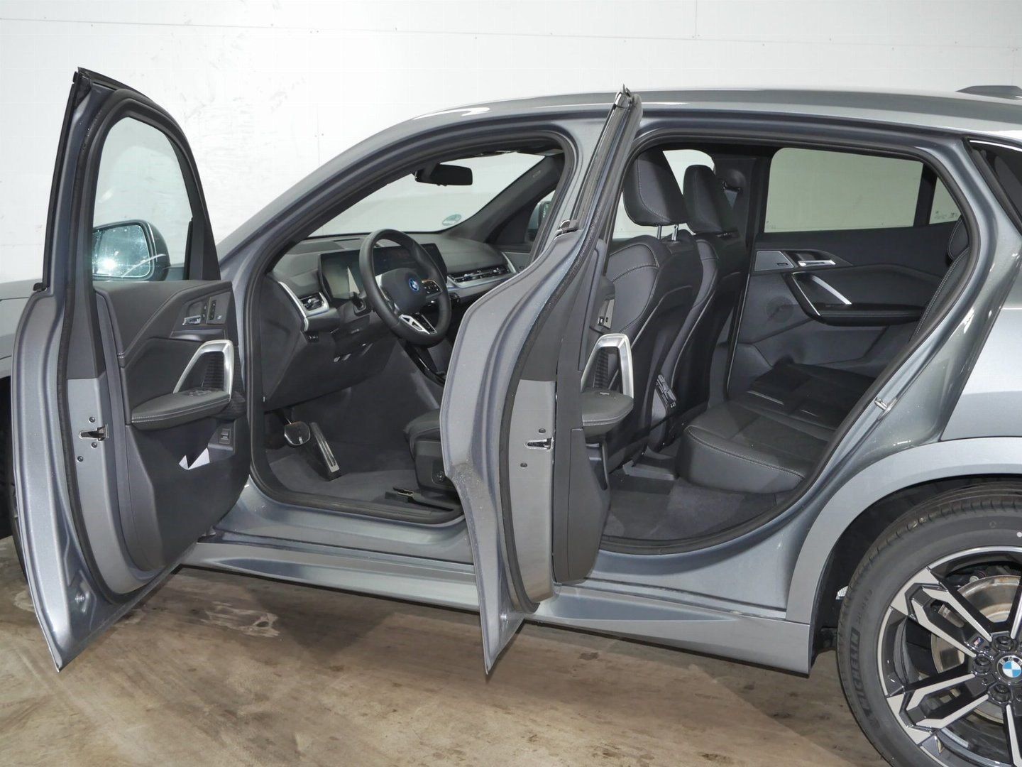 BMW iX2 - Bild 15