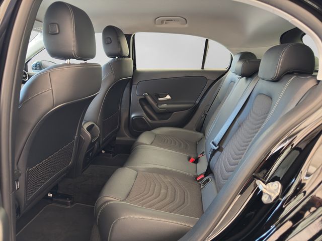 Fahrzeugabbildung Mercedes-Benz A 180 Style LED+Kamera+CarPlay+Navi+Spur