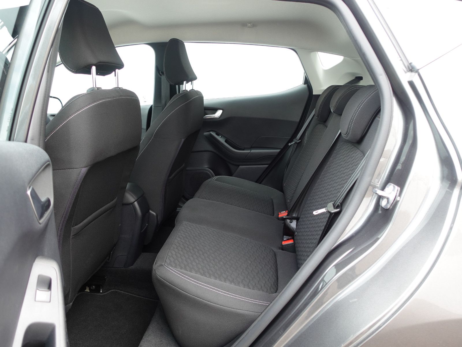 Fahrzeugabbildung Ford Fiesta 1,0 EcoBoost Titanium AHK,PDC,Kamera,LED