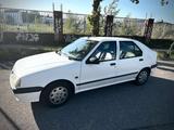 Renault-Klassiker R19 Alpinweiss mit schwa... - Renault R 19 Gebrauchtwagen