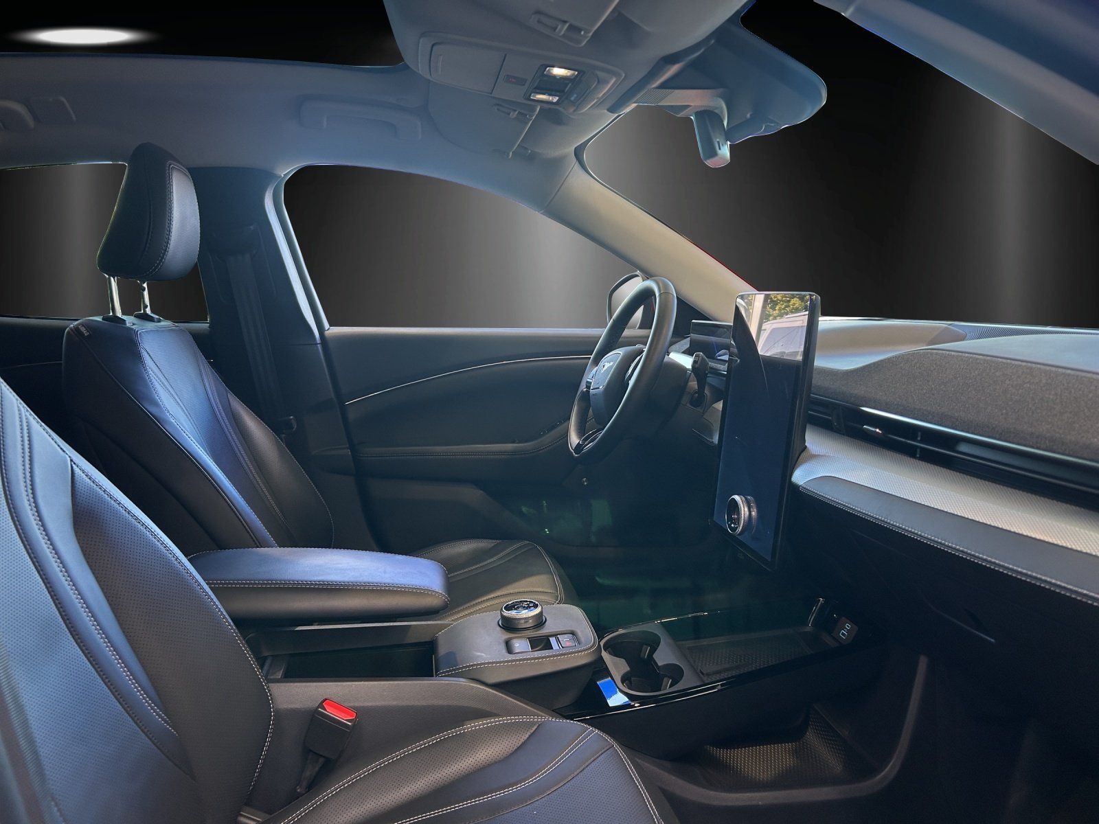Fahrzeugabbildung Ford Mustang MACH-E Heckantrieb Extended Range Panora