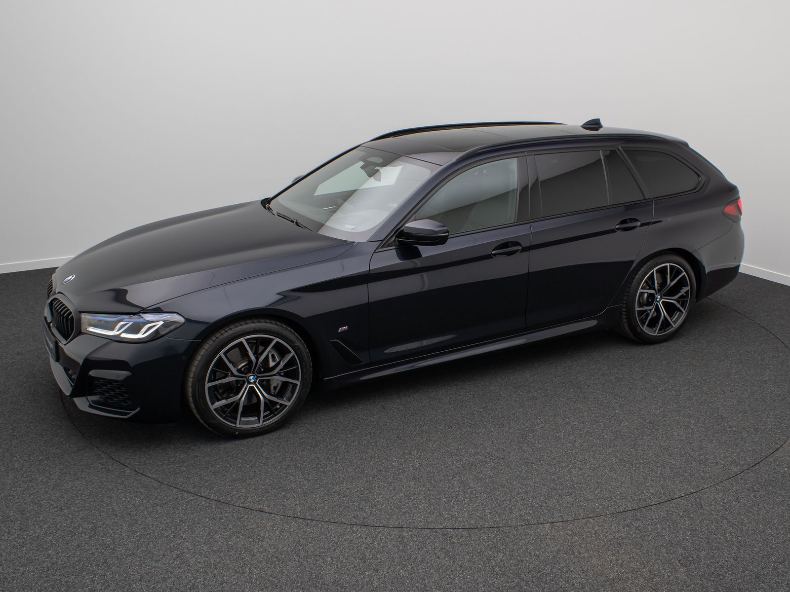 Fahrzeugabbildung BMW 530d M Sport Laser DAB Kamera HUD Panorama 19"