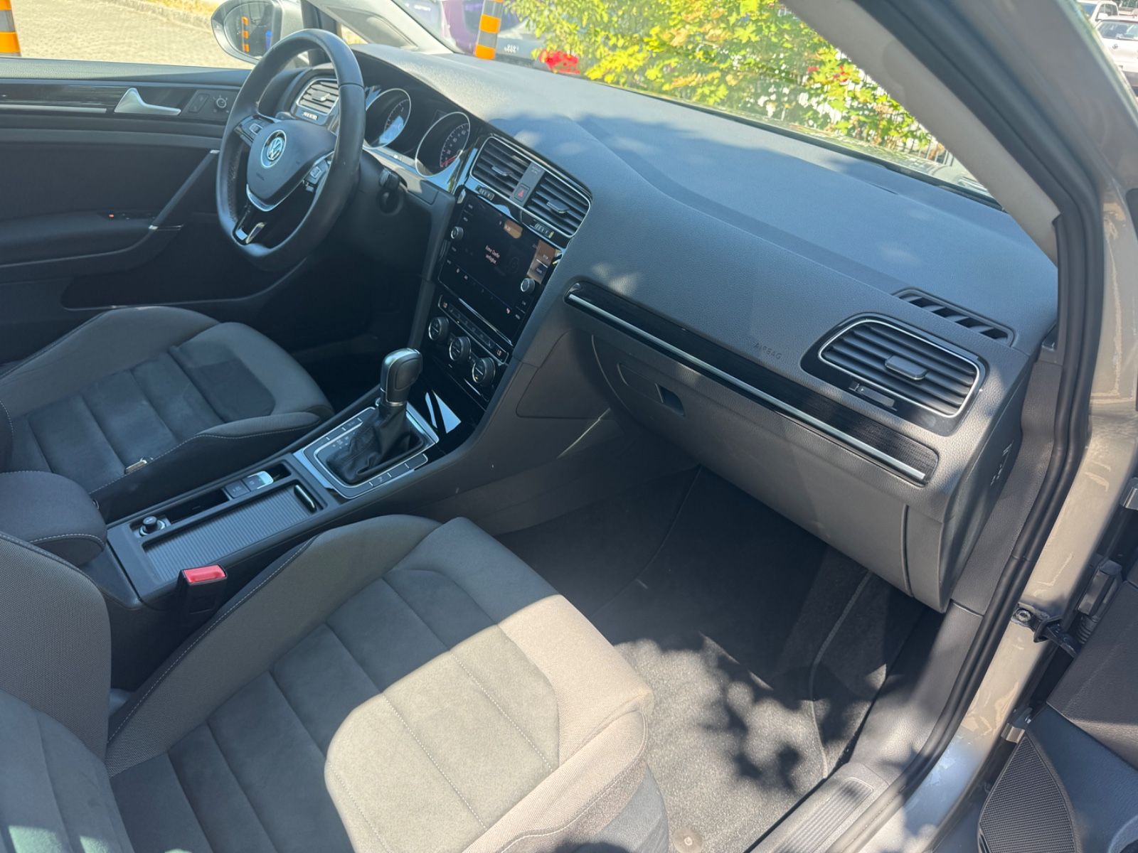 Fahrzeugabbildung Volkswagen Golf VII Lim. Highline LED+ACC+Tempomat
