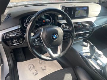 Fahrzeugabbildung BMW 520 d Touring Sport Line Aut. AHK ACC HUD uvm.