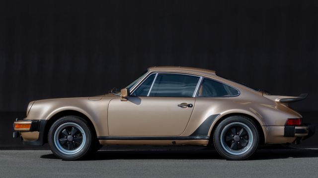 Porsche 930