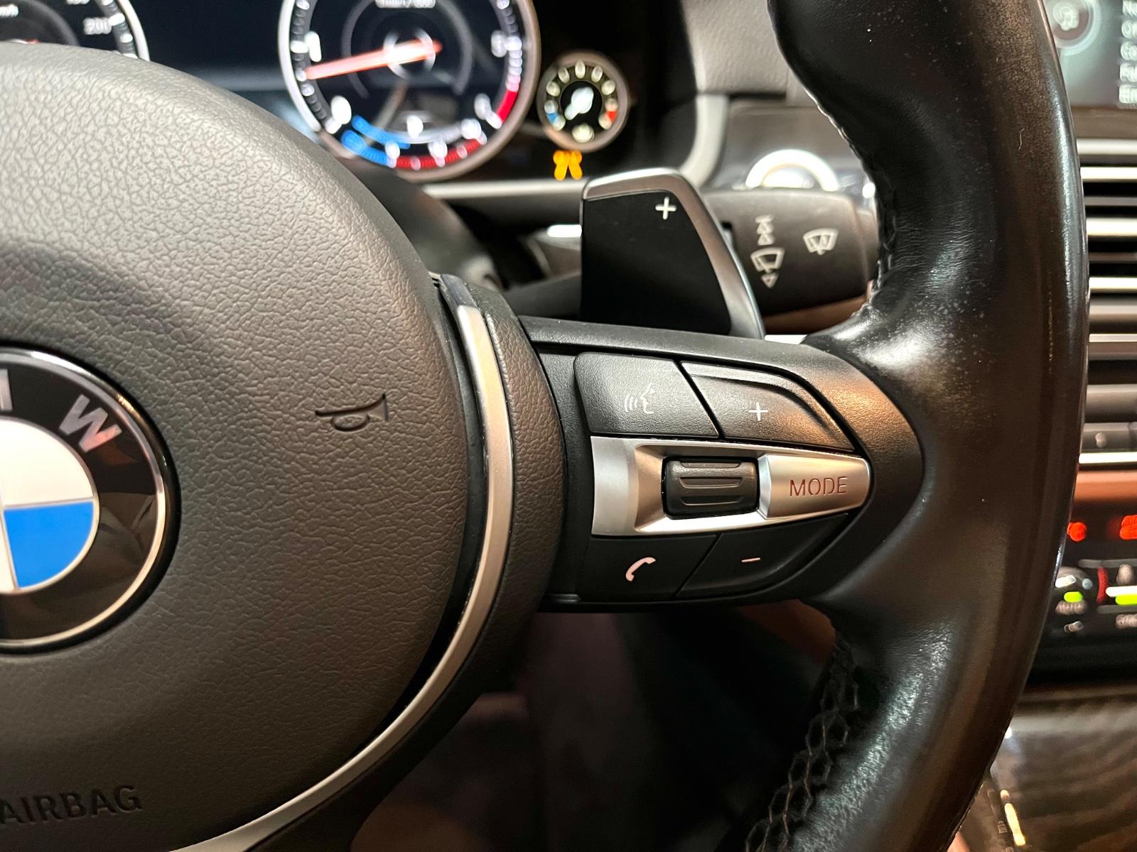 BMW 530d Touring xDrive M-Paket Panorama|Kamera|HUD
