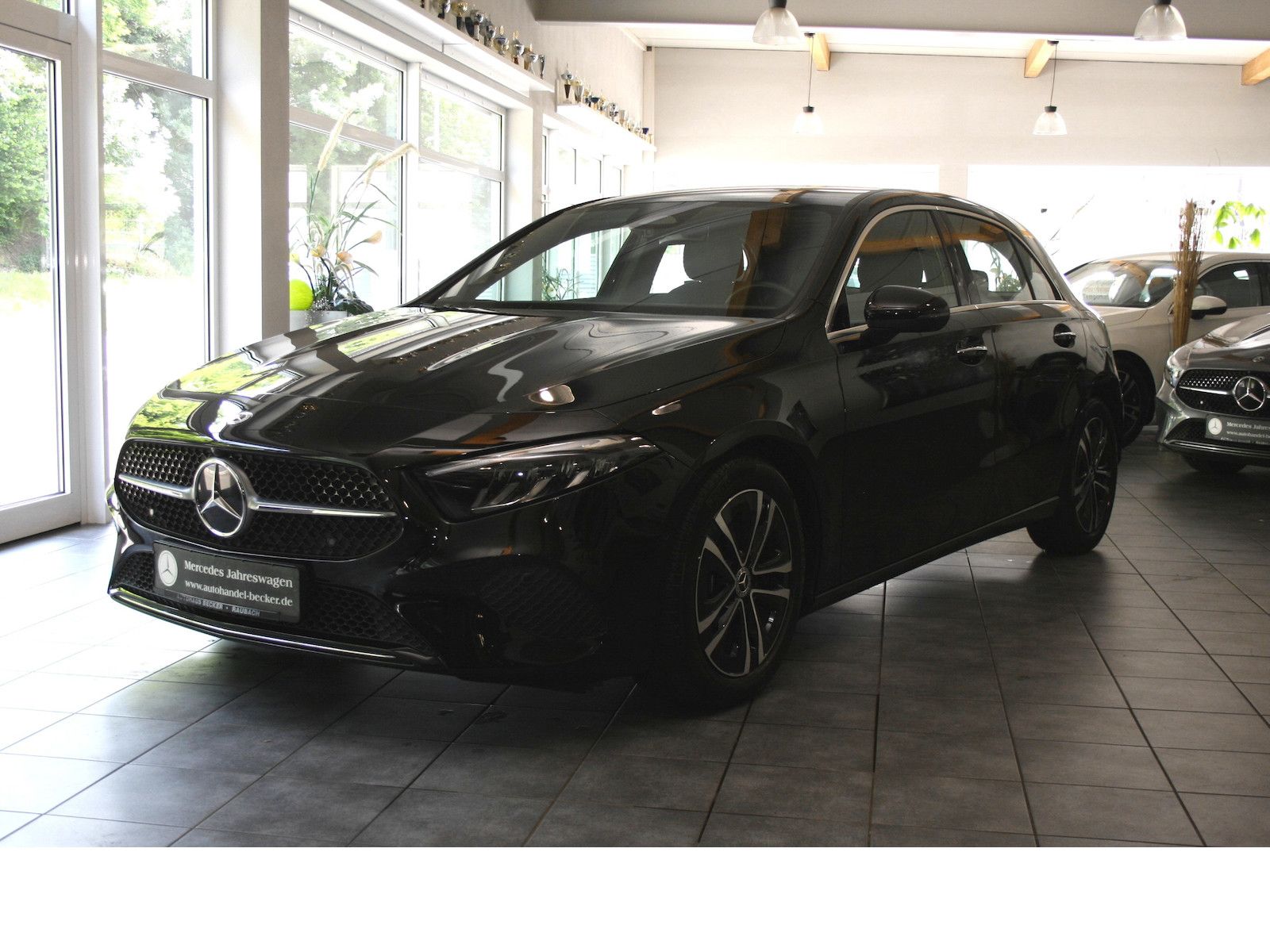 Fahrzeugabbildung Mercedes-Benz A 180 Progres. Line Advanced Plus*Ambientebel.