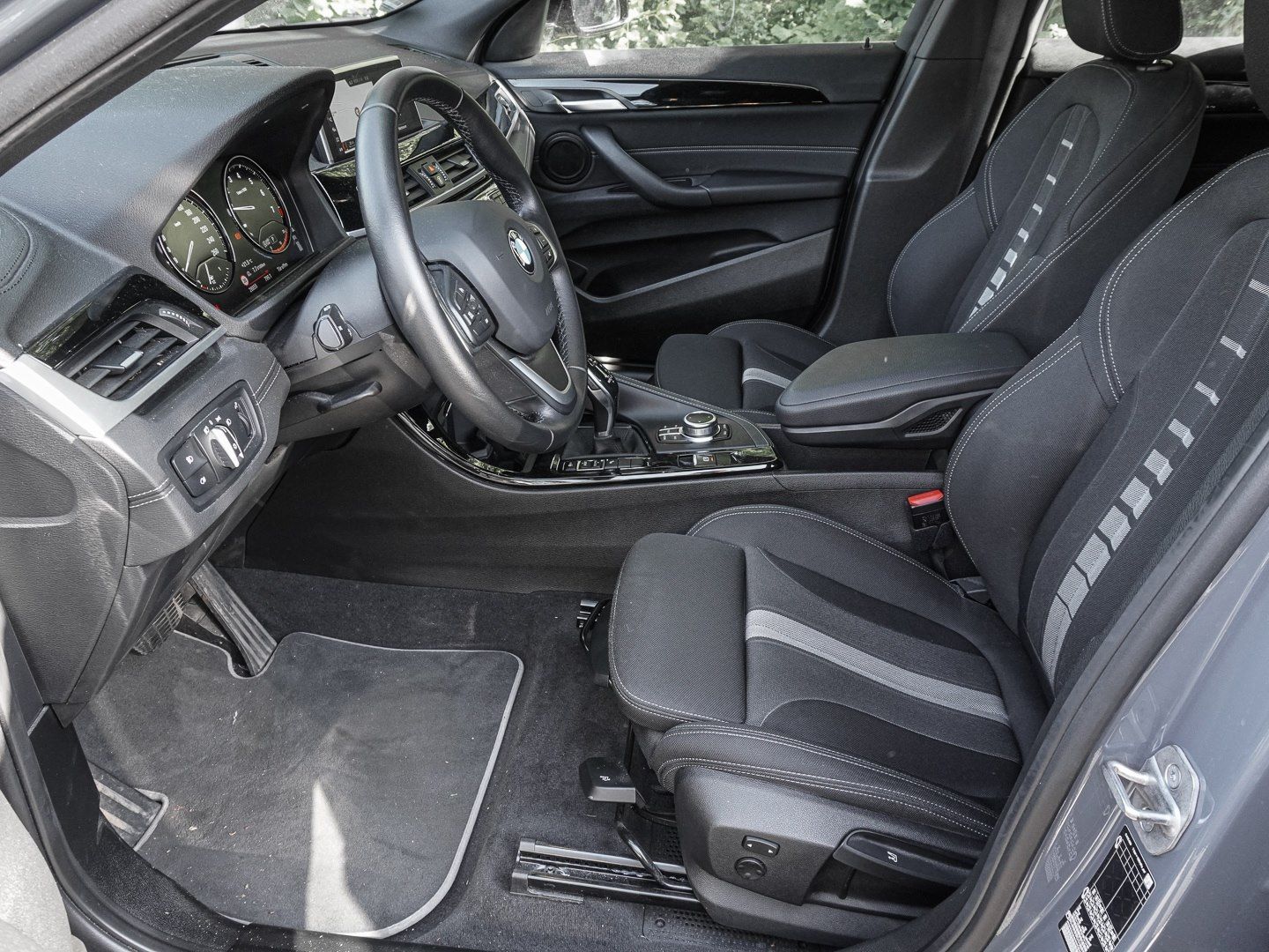 BMW X2 sDrive18i Advantage Plus Aut. NAVI LED Sound  foto 11