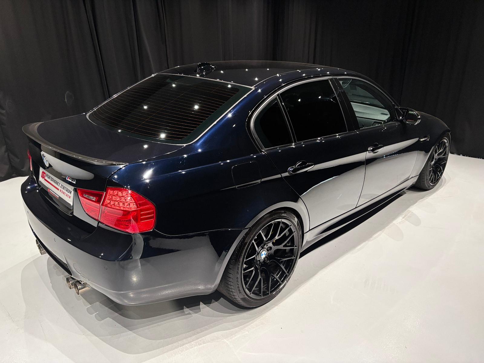 BMW M3 COMPETITION E90 4.0 V8 420ch DKG - ÉCHAPPEMENT M PERFORMANCE - CUIR NOVILLO ROUGE - AUDIO BMW INDIVIDUAL - SUSPENSION EDC - TOIT OUVRANT