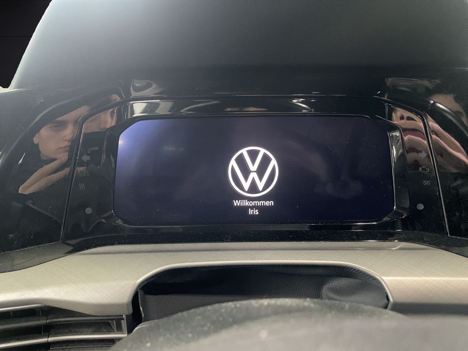 Fahrzeugabbildung Volkswagen Golf VIII*Standheizung*Kamera*Navi*ACC*SitzHZ*