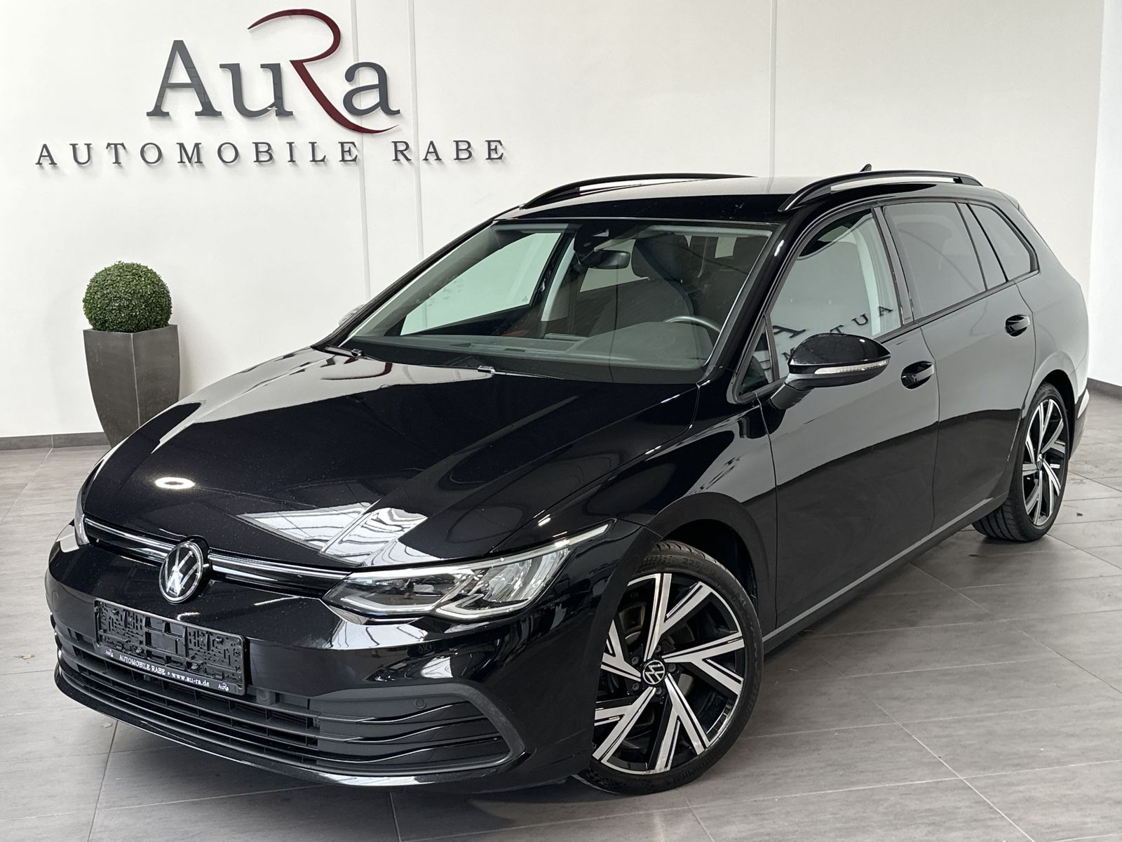 Fahrzeugabbildung Volkswagen Golf Variant 2.0 TDI DSG Life LED+ACC+SHZ+VCOCK