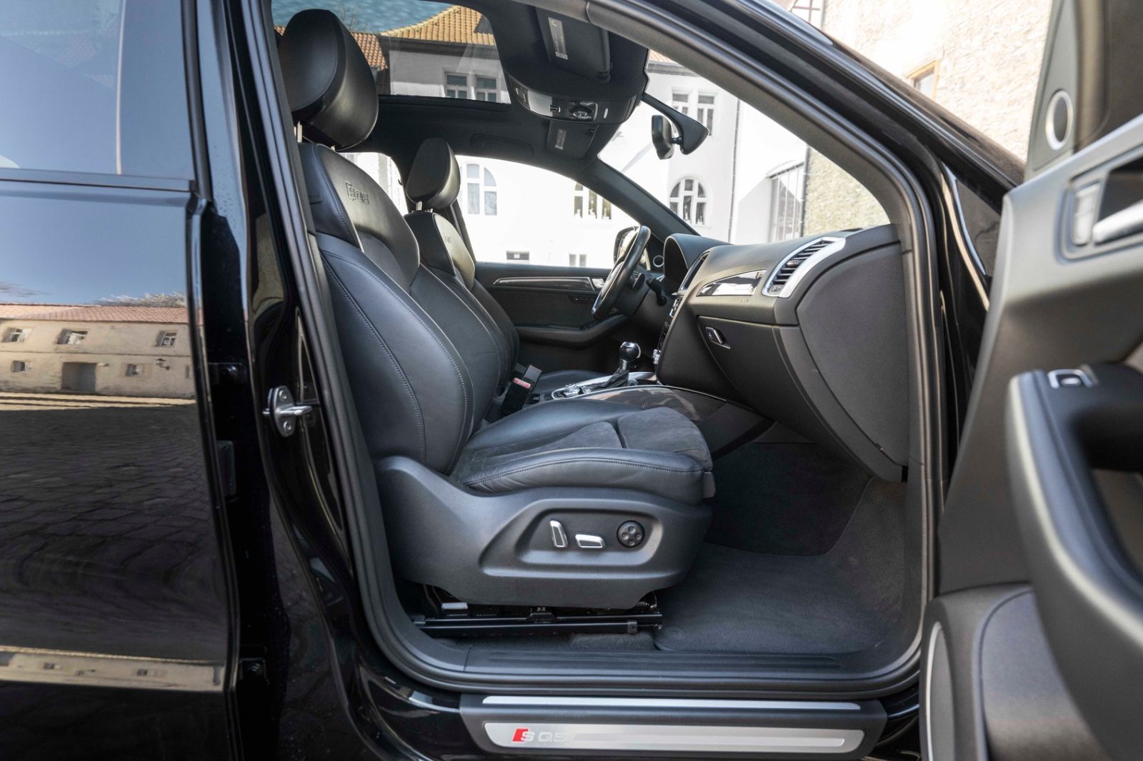 Fahrzeugabbildung Audi SQ5 3.0TFSI QUATTRO B&O BIXENON KAM NAV ALC PANO